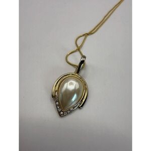 Vintage Gold Tone Faux Pearl Teardrop Pendant Necklace – Statement Jewelry